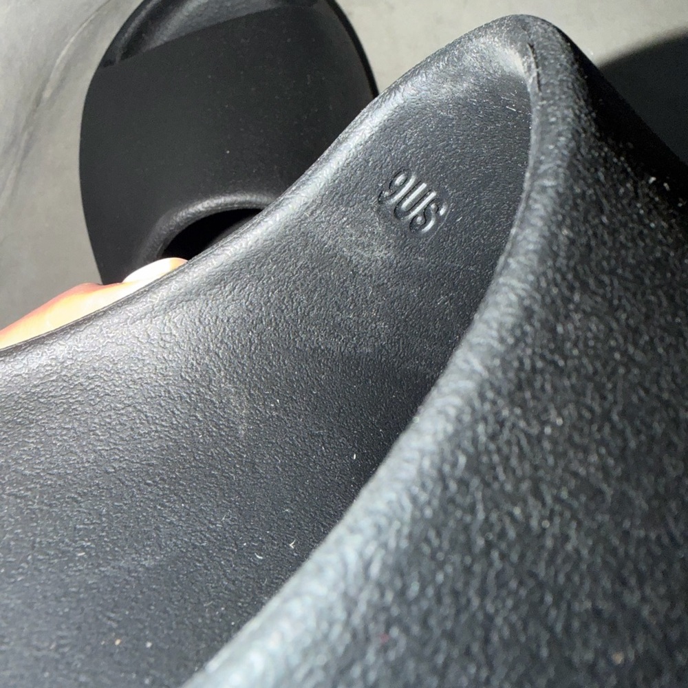 Yeezy slides ONYX 9M - Picture 3 of 5